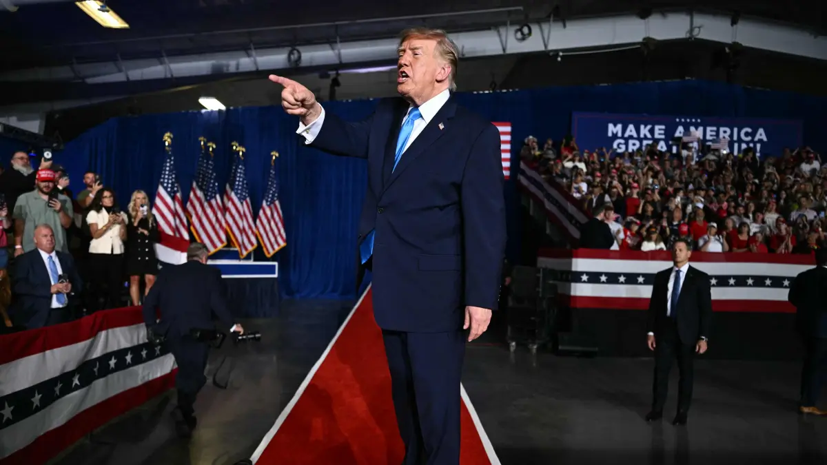 US-POLITICS-TRUMP: US President Donald Trump points to a member of the crowd after speaking during a campaign rally at Pinnacle Bank Expo Center in Grand Island, Nebraska, on October 5, 2026. (Photo by Kent NISHIMURA / AFP)