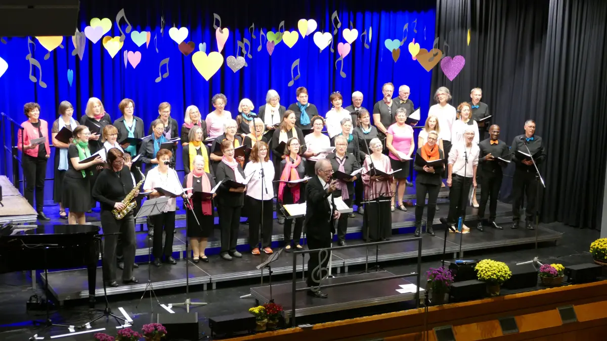 Im Singing Voices Jubiläumskonzert erklingt als fulminanter Konzertabschluss die gemeinsam mit dem Gastchor "Femmes du Choeur" zweisprachig gesungene Ode an die Freude.