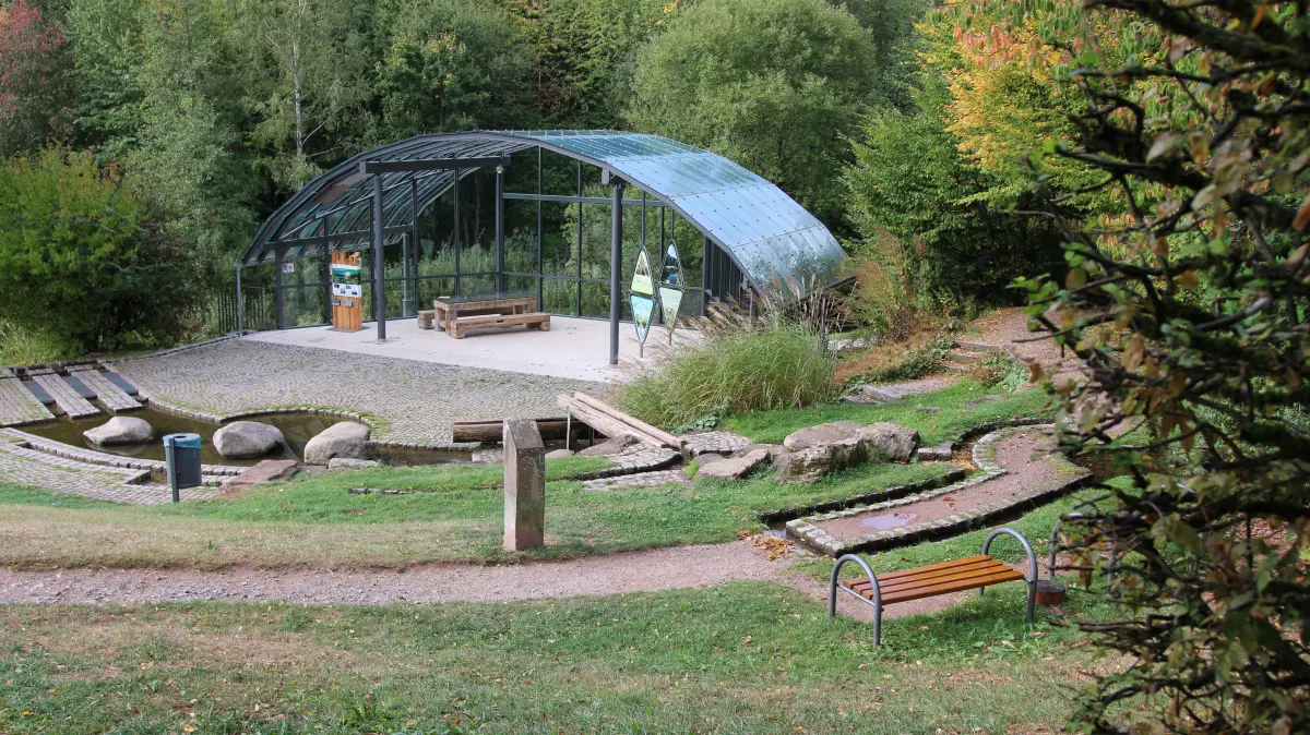 Der Pavillon mit den Wasserspielen im Loßburger Zauberland