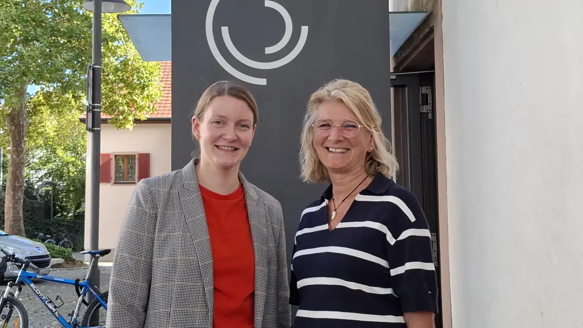 Lea Brecklinghaus (links) und Michaela Kern von der Bürgerstiftung Lörrach stellten das Sprachförderungsangebot der Bürgerstiftung Lörrach vor.