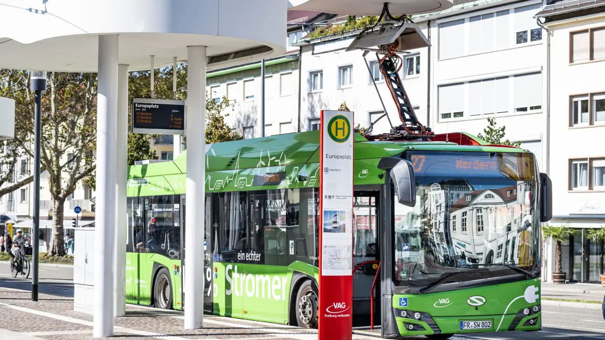 Mehr als die Hälfte der Busse in Freiburg haben bereits einen Elektroantrieb. Damit liegt Freiburg bundesweit auf Rang zwei unter 40 Großstädten.