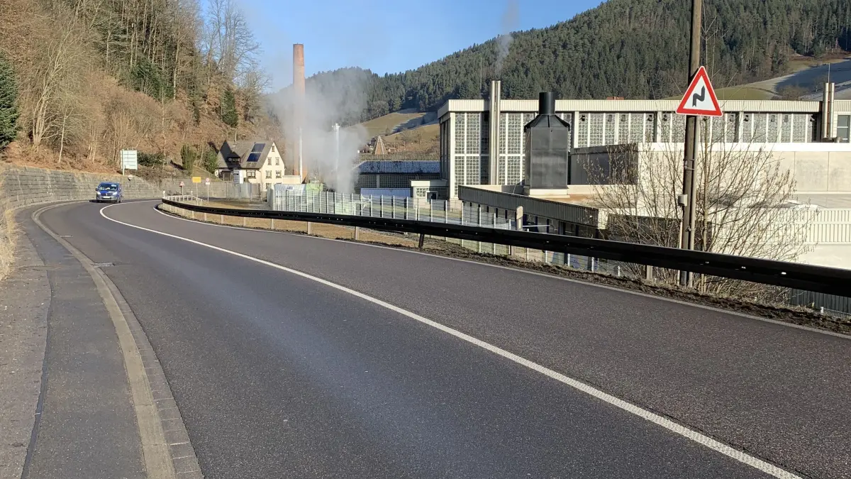Die Bundesstraße – hier auf Höhe des Schondelmaier-Presswerks – muss voll gesperrt werden.