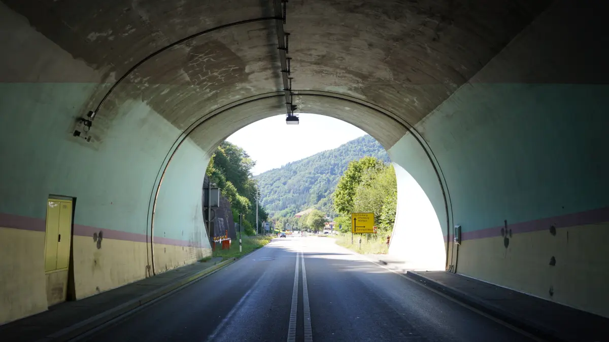 Kirchbergtunnel in Fahrtrichtung Vorderlehengericht
