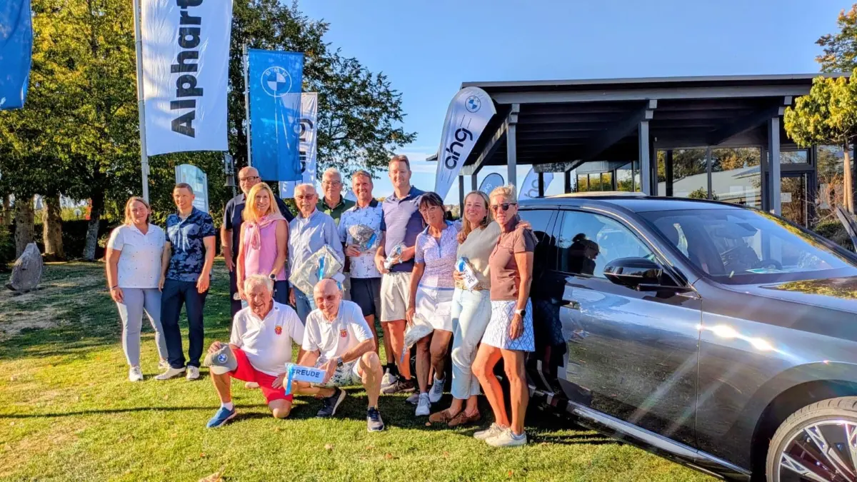 Die siegreichen Spielerinnen und Spieler beim Monatspreis September