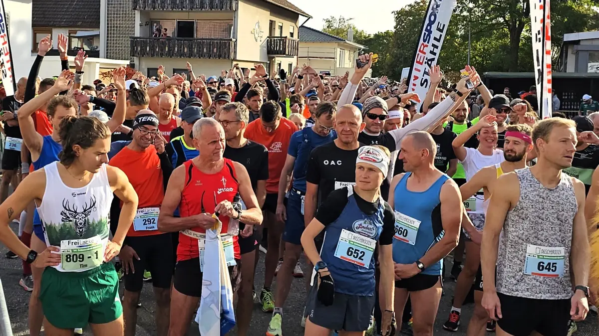 Starterbild mit Favoritin Steffi Doll aus Hinterzarten, sie gewann den Frauenmarathon bereits sieben Mal in Bräunlingen