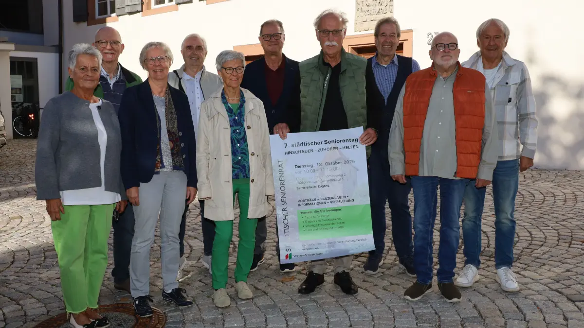 Sie stellen den siebten Seniorentag am Dienstag, 13. Oktober, auf die Beine (von links): Johanna Moser, Eberhard und Henriette Matt, Karl Mühleisen, Gabriele Kurz, OB Jürgen Roth, Lothar Silbersdorf, Dieter Scheu, Michael Moser und Gerd Gienger.