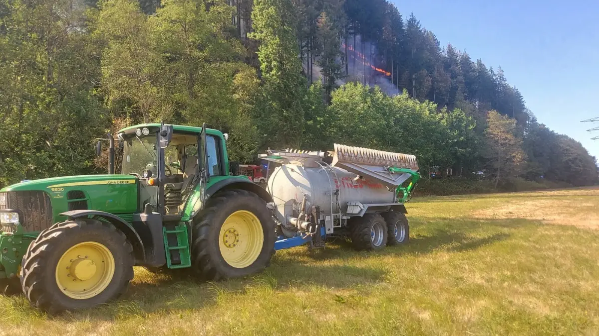 15 Landwirte aus Steinach und dessen Umgebung unterstützten im August die Feuerwehr im Kampf gegen den Waldbrand.