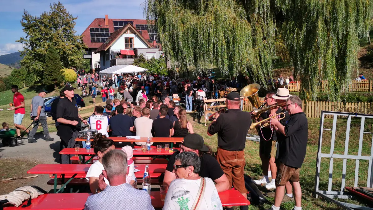 Die Mostwanderung des Musikvereins „Harmonie“ Steinach zog viele Wanderer an.