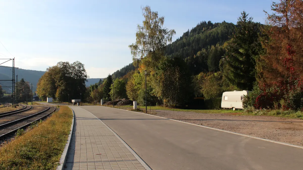 Das Gelände des Gartendorfs am Bahnhof in Baiersbronn