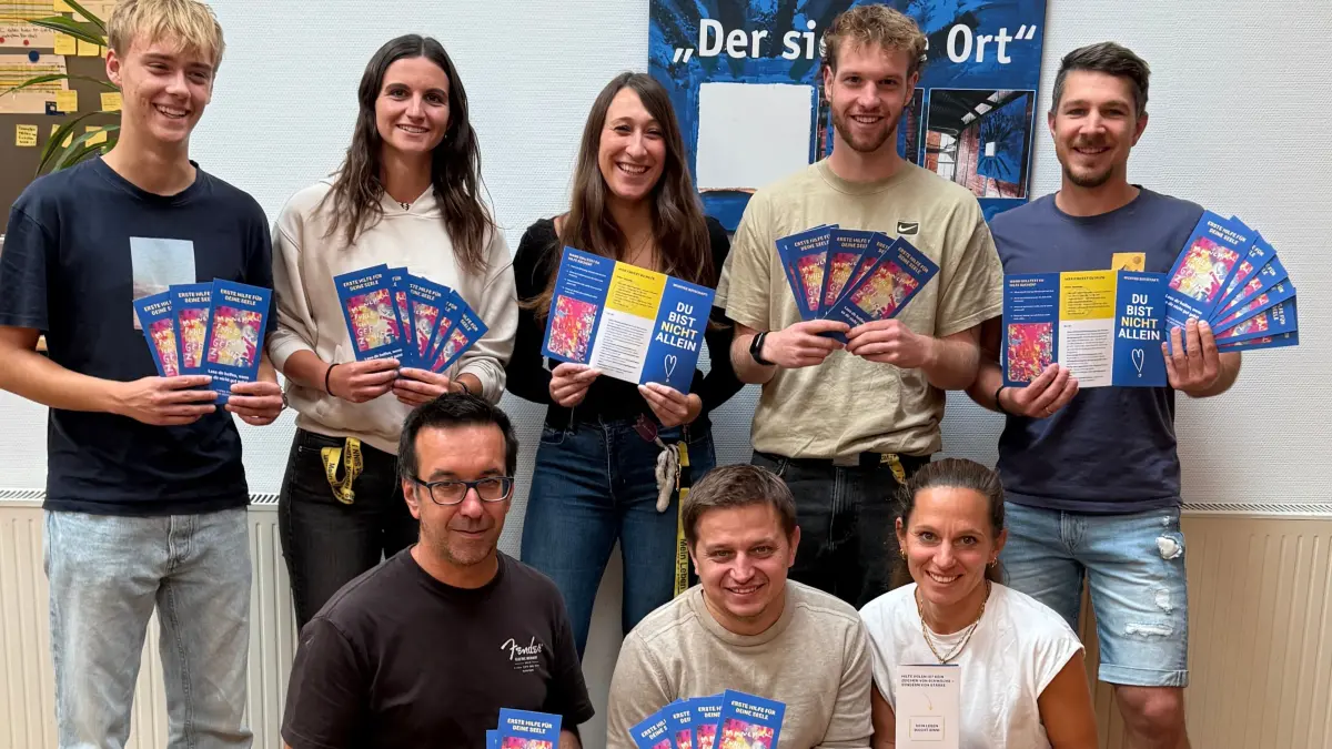Team der Kinderwerkstatt Eigen-Sinn mit Flyer