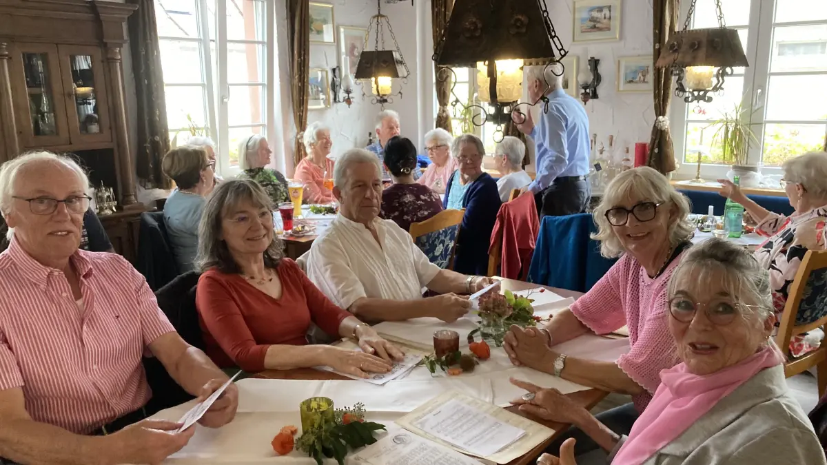 Fröhliches Singen zum 135. Geburtstag des Kirchenchors von Heiligenzell im ehemaligen Gasthaus "Hirschen".