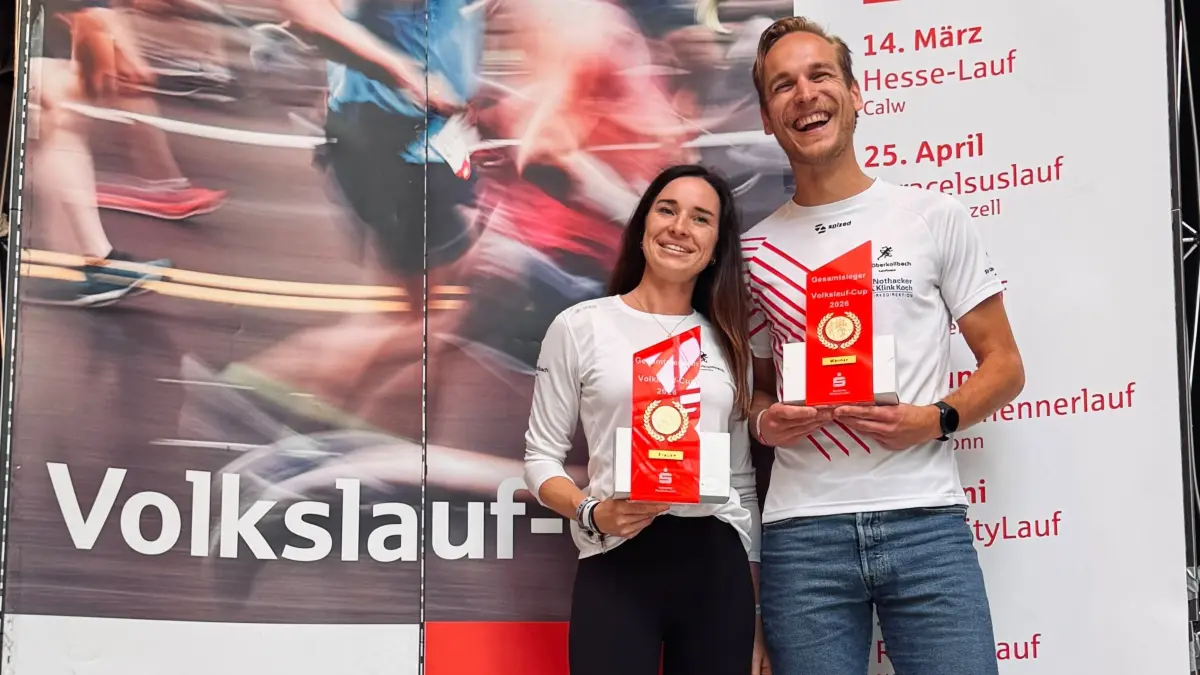 Die Gesamtsieger der Volkslaufserie der Sparkasse Pforzheim Calw: Michelle Schwarz und Felix Bissinger