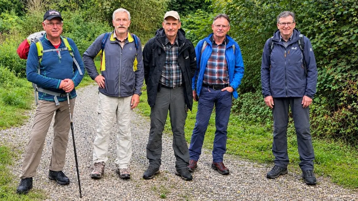 Die ersten 54 Kilometer auf dem Fernwanderweg HW5 haben die Wanderfreunde des Musikvereins Bierlingen in drei Tagen Anfang Oktober erfolgreich hinter sich gebracht. Seit 33 Jahren heißt es immer um den Oktober Wanderschuhe schnüren und etwas für die Gesundheit tun.