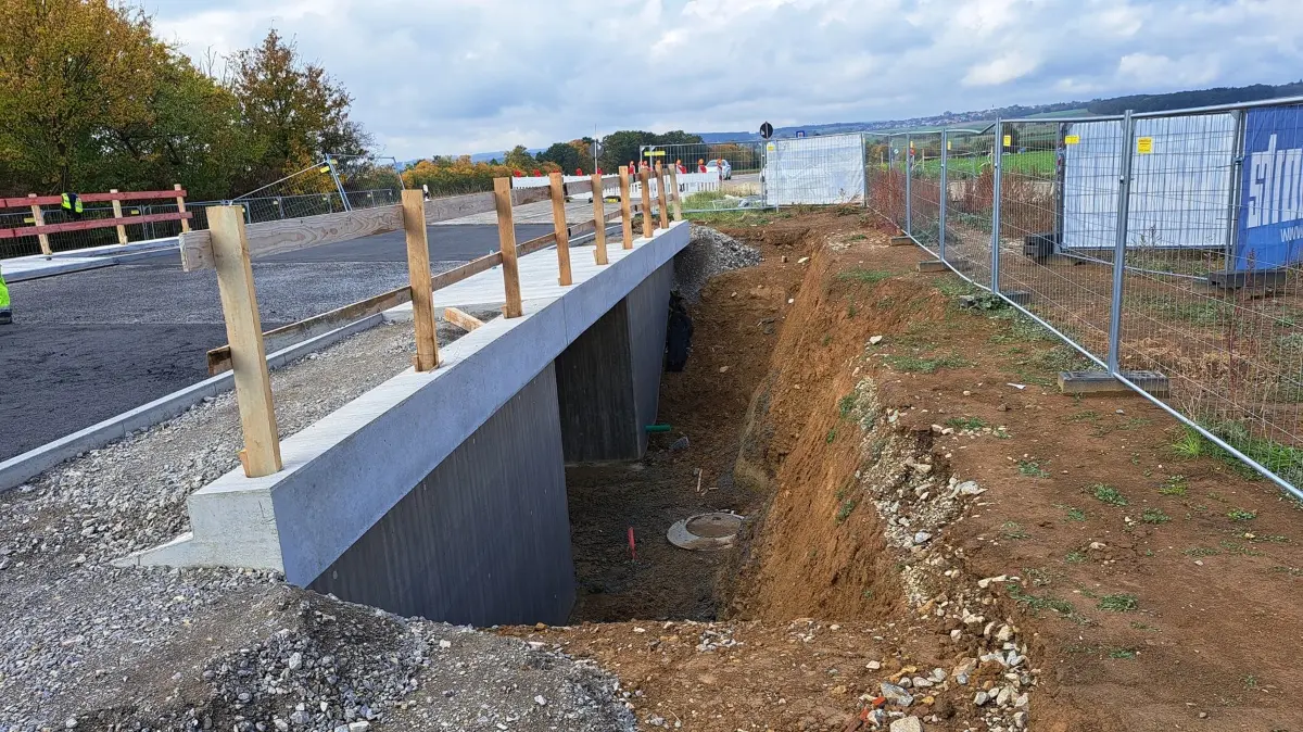 In Eutingen wird derzeit eine Unterführung gebaut, die unterhalb der B 28 verläuft.