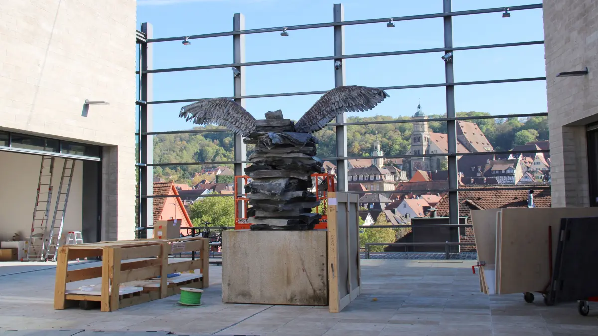Wenige Tage vor der Wiedereröffnung der Kunsthalle Würth in Schwäbisch Hall. Das Team bereitet richtet die große Ausstellung "Anselm Kiefer. Alles, was der Fall ist - Sammlung Würth und Leihgaben" ein.
