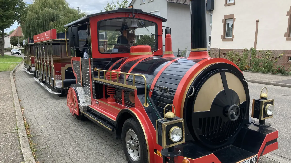 Das beliebte "Bähnle" fährt auch zur ersten FRIE-WORK im Gewerbegebiet in Friesenheim.