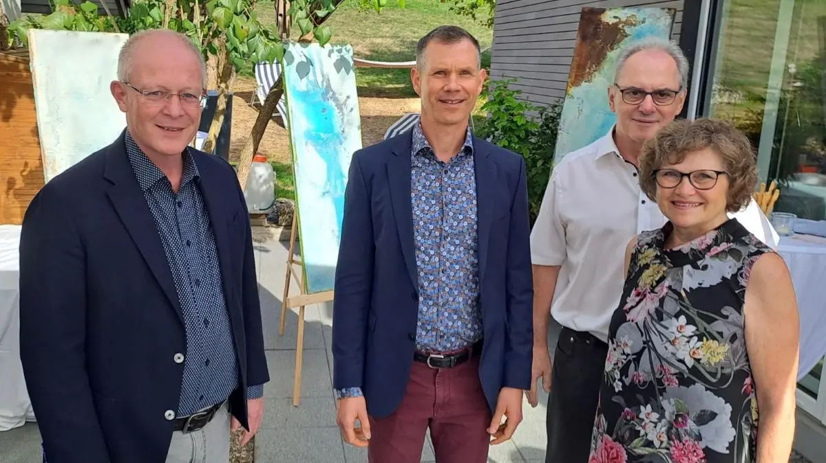 Bürgermeister Peter Schuster, Galerist Alexander Höllwarth und die Gastgeber Wolfgang und Maria Kammerer (von links).