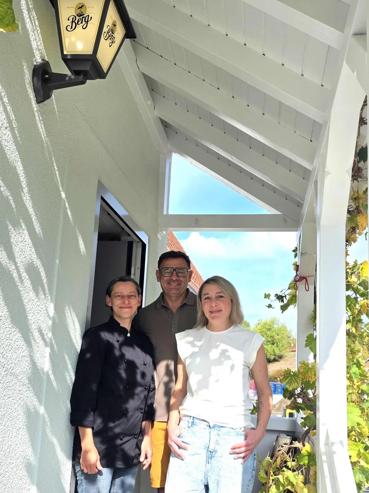 Von rechts: Melanie Müller-Ringwald, Mato Grubesic und Juli Dinter.