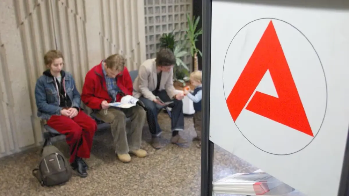 Arbeitslosigkeit bringt Probleme mit such, die weit über den bloßen Einkommensverlust hinausgehen.