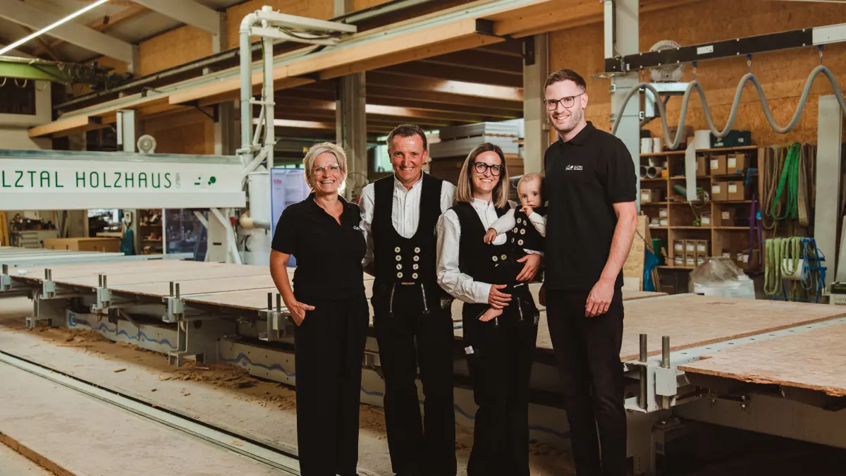 Sigrid und Stefan Göppert (von links) führen das Unternehmen seit Jahrzehnten erfolgreich. Mit Lisa und Adrian Schätzle steht die Nachfolgegeneration schon bereit.