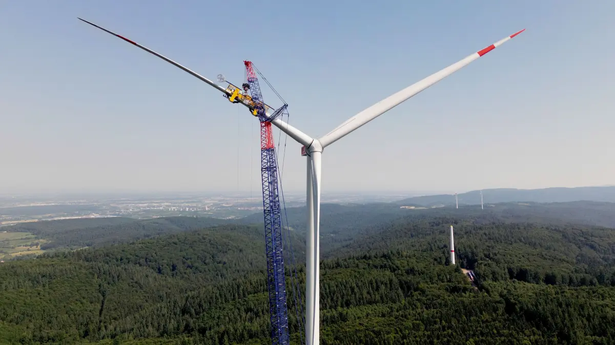 Solche Bilder wie aus dem Herbst 2025 soll es in Ettenheim bald wieder geben: Das vierte Windrad im Bereich des Schnürbucks wird immer konkreter.