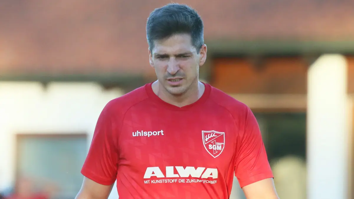 Schwere Tage durchleben derzeit SG-Spielertrainer Felix Schaplewski und seine Mannschaft.