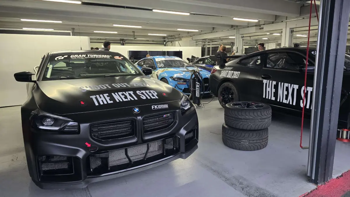 Der Seelbacher Niels Röttle durfte auf dem Hockenheimring einen BMW M2 Racing testen.