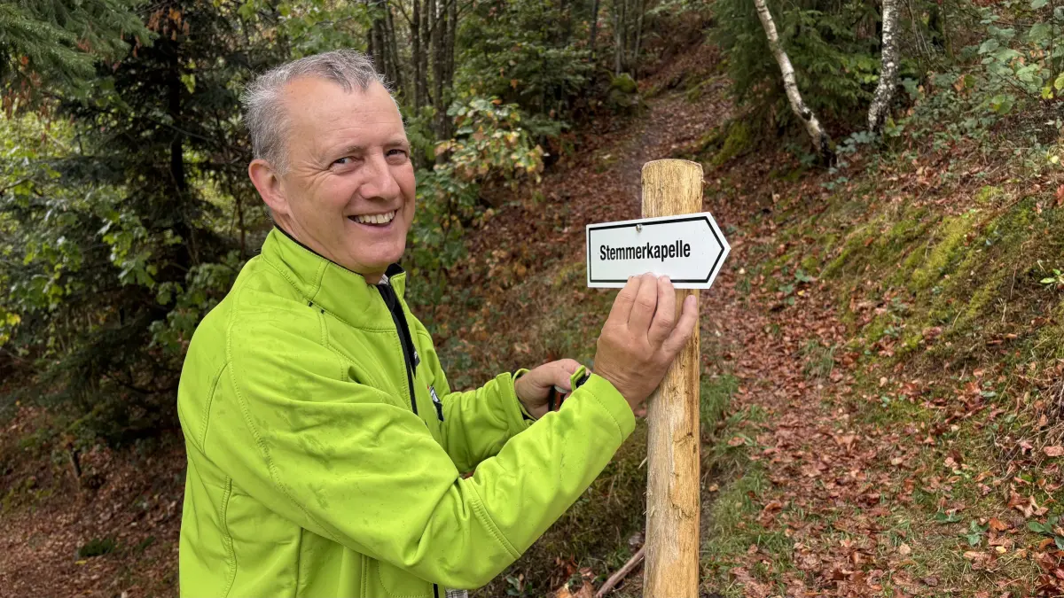 Wegewart Ulli Reith (Foto) hat sich mit Hans-Jürgen Brugger um die Wegweiser gekümmert.