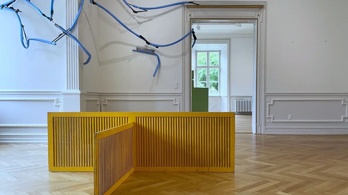 Beim KUNSCHTwerkle wird aus alten Gegenständen, die häufig auf dem Müll landen, Kunstwerke