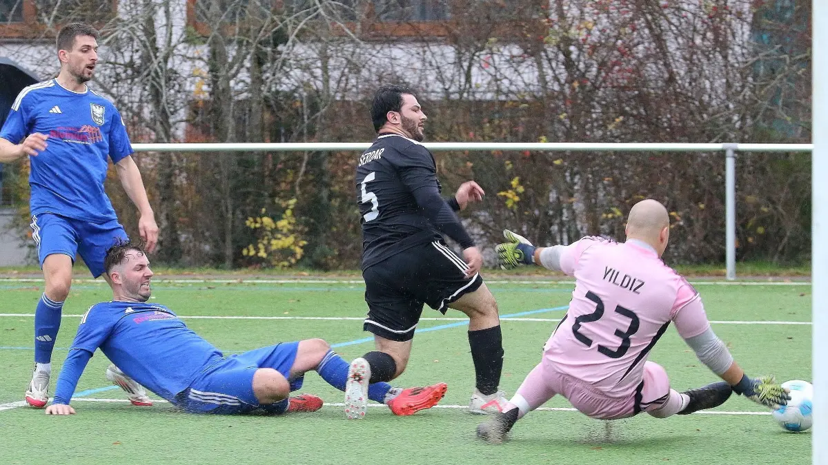 Der SC Neubulach mit seinem torgefährlichen Spielertrainer Janick Schramm (links) muss am Sonntag nach Altensteig.