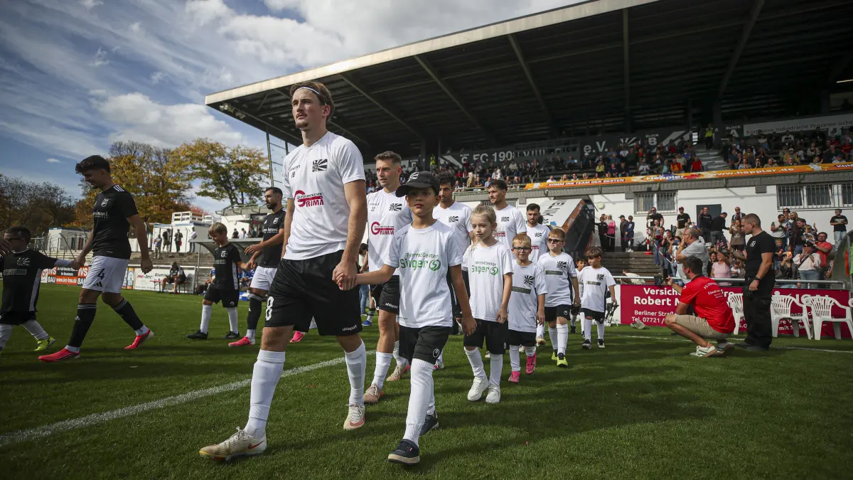 Matthes Glück (links) und der FC 08 wollen in Neckarsulm der Favoritenrolle gerecht werden.