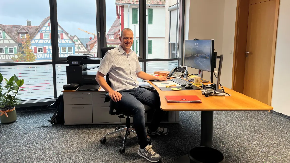 Bürgermeister Lars Dannenmann an seinem Arbeitsplatz