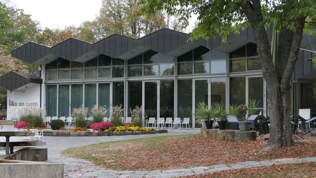 Entgelte für die Nutzung gemeindeeigener Räumlichkeiten wie dem Haus des Gastes sollen 2027 steigen.