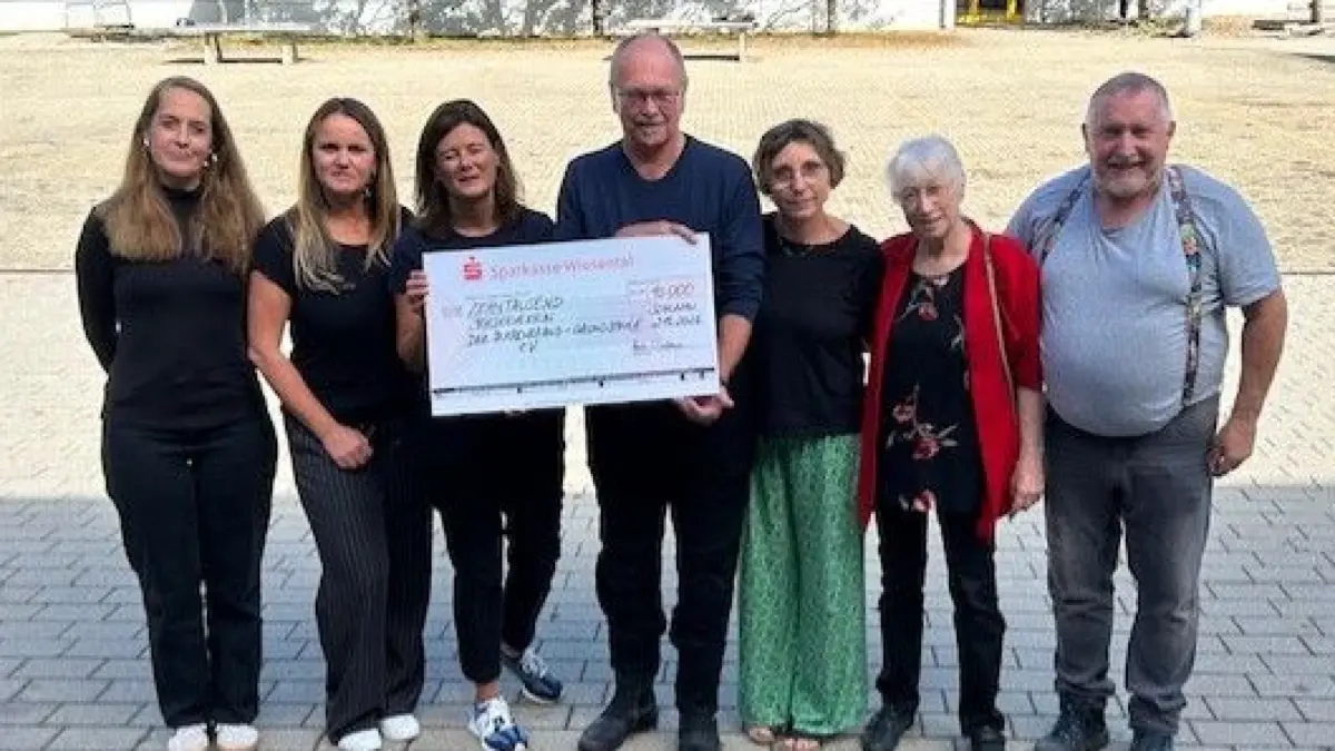 ersonen von links nach rechts: Carolina Bruck-Santos (Fuss e.V.) , Marén Födisch-Kuhn (Gemeinschaftsschule Oberes Wiesental, Schönau), Tanja Steinebrunner (Förderverein Buchenbrand-Grundschule e.V.), Martin Wiedemann (FuSS e.V.)Andrea Krämer (Buchenbrand- Grundschule), Ursula Sladek (FuSS e.V.), Simon Sturmhöfel (Buchenbrand- Grundschule)