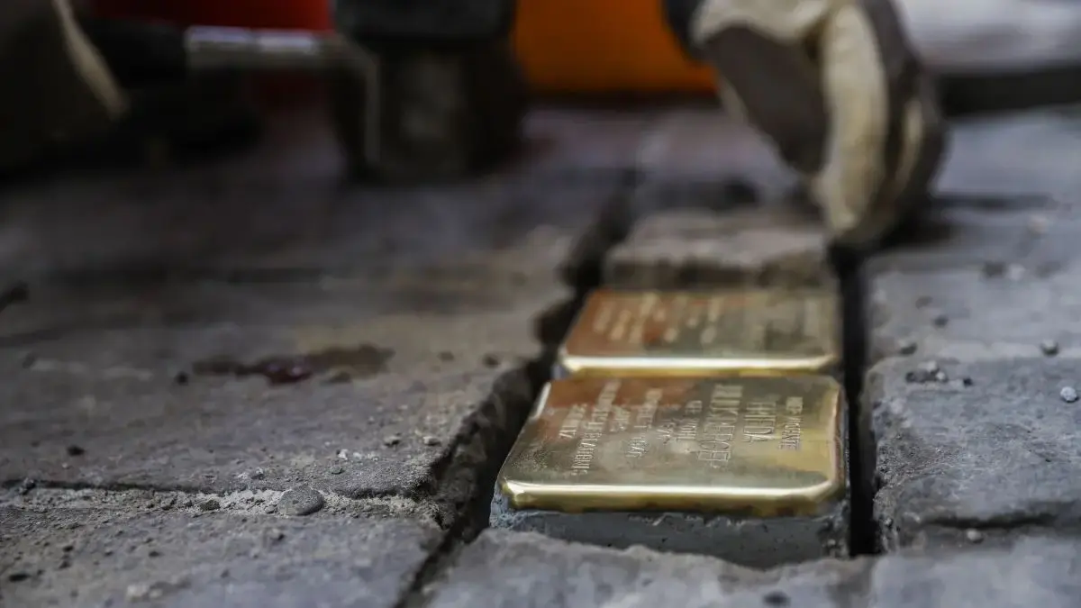 Auch die Stolpersteine in Lörrach stehen für die Erinnerungskultur und die Auseinandersetzung mit der NS-Zeit. (Archivfoto)