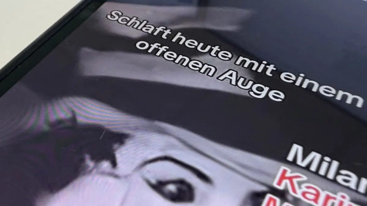 Horror-Katze macht Angst - Polizei prüft Videos: 10.07.2026, Rheinland-Pfalz, Mainz: Auf einem Smartphone ist ein Ausschnitt eines "Cat in the Hat"-Videos zu sehen. Die Polizei in Hessen prüft Videos zu dem Internettrend. Foto: Alina Grünky/dpa +++ dpa-Bildfunk +++