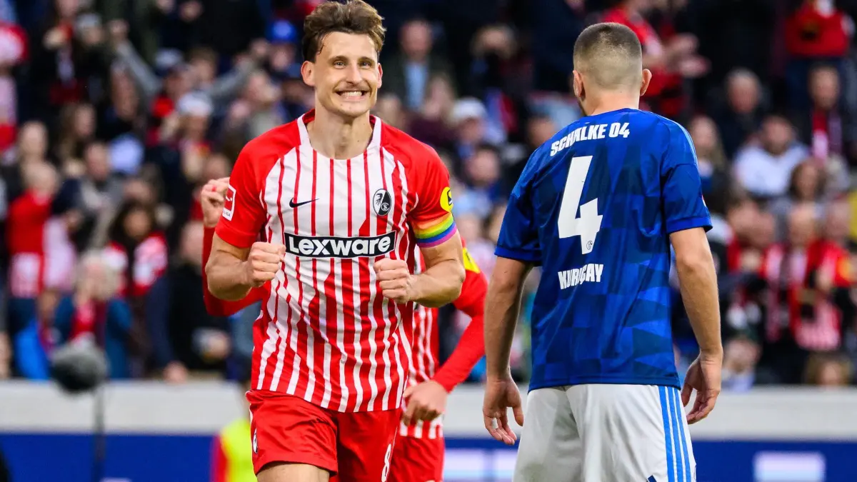 SC Freiburg - FC Schalke 04: 11.10.2026, Baden-Württemberg, Freiburg im Breisgau: Fußball, Männer: Bundesliga, SC Freiburg - FC Schalke 04, 5. Spieltag, Europa-Park Stadion, Maximilian Eggestein (SC Freiburg) jubelt nach seinem Tor zum 1:0. Foto: Tom Weller/dpa - WICHTIGER HINWEIS: Gemäß den Vorgaben der Bundesliga bzw. des DFB Deutscher Fußball-Bund ist es untersagt, in dem Stadion und/oder vom Spiel angefertigte Fotoaufnahmen in Form von Sequenzbildern und/oder videoähnlichen Fotostrecken zu verwerten bzw. verwerten zu lassen. +++ dpa-Bildfunk +++