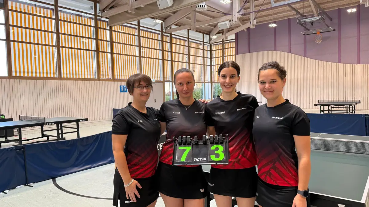 Freuen sich über den Sieg: Christiane Hör, Anastasiia Kozak, Natalie Obergfell und Jana Bork (von links).