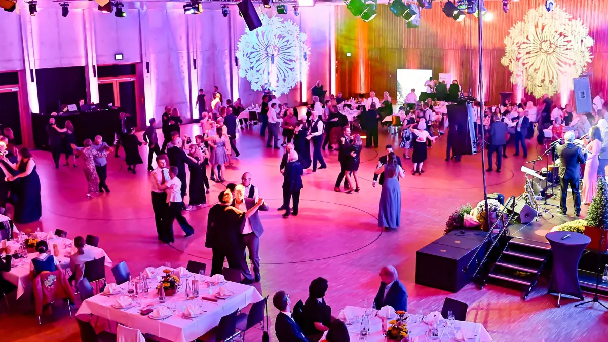 Die Mehrzweckhalle im Bürgerpark wurde am Samstagabend zur Tanzfläche