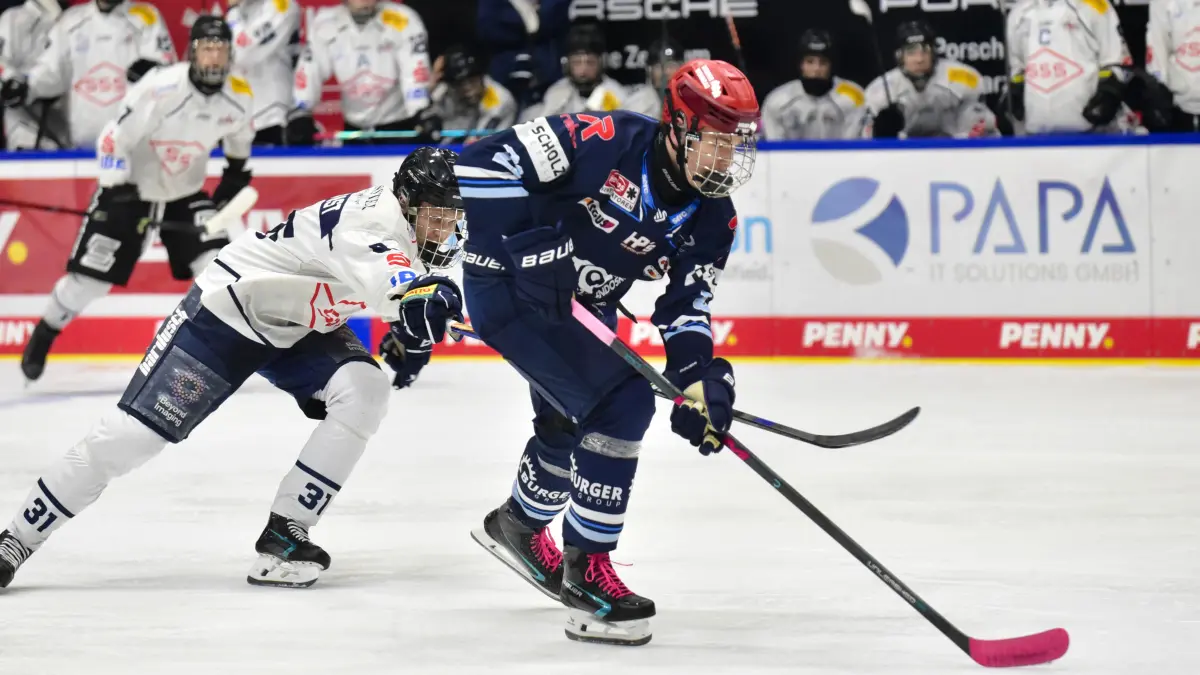 Wild Wings U20 (blau) - Dresden (weiss), v.l. 31 DSDN Name? + 21 WW Maxim Befus
