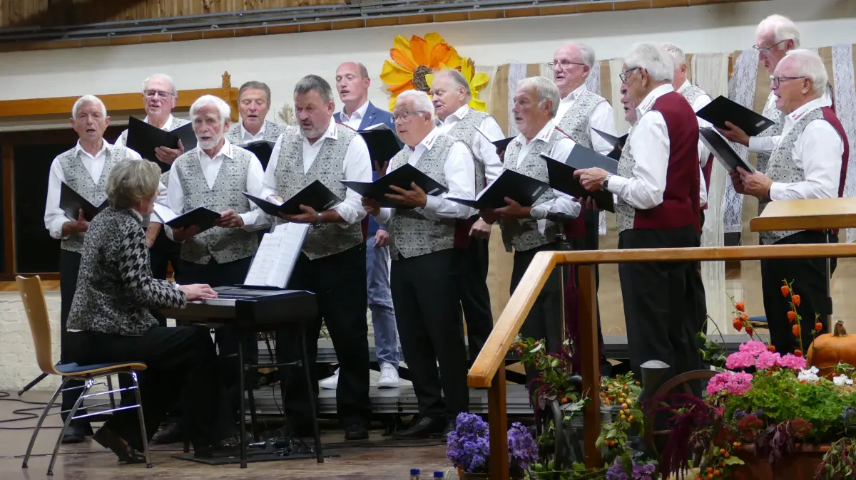 Die Gastgeber von der neu formierten Baldinger Chorgemeinschaft treten erstmals bei einem Gruppensingen der Ostbaar-Chöre auf.