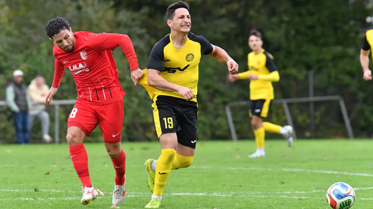 Der Sulzer Ümit Sen (in Gelb) wird von Enis Akman gehalten.