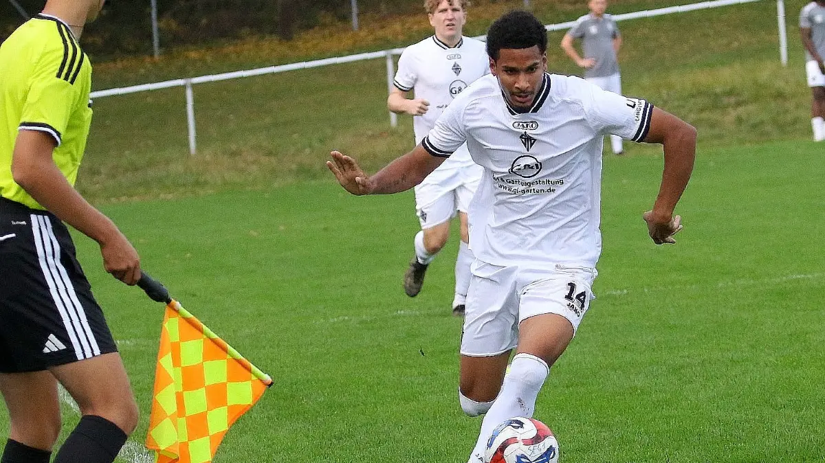 Gechingens Ruben Joao Baptista gelang der 1:2-Anschlusstreffer.