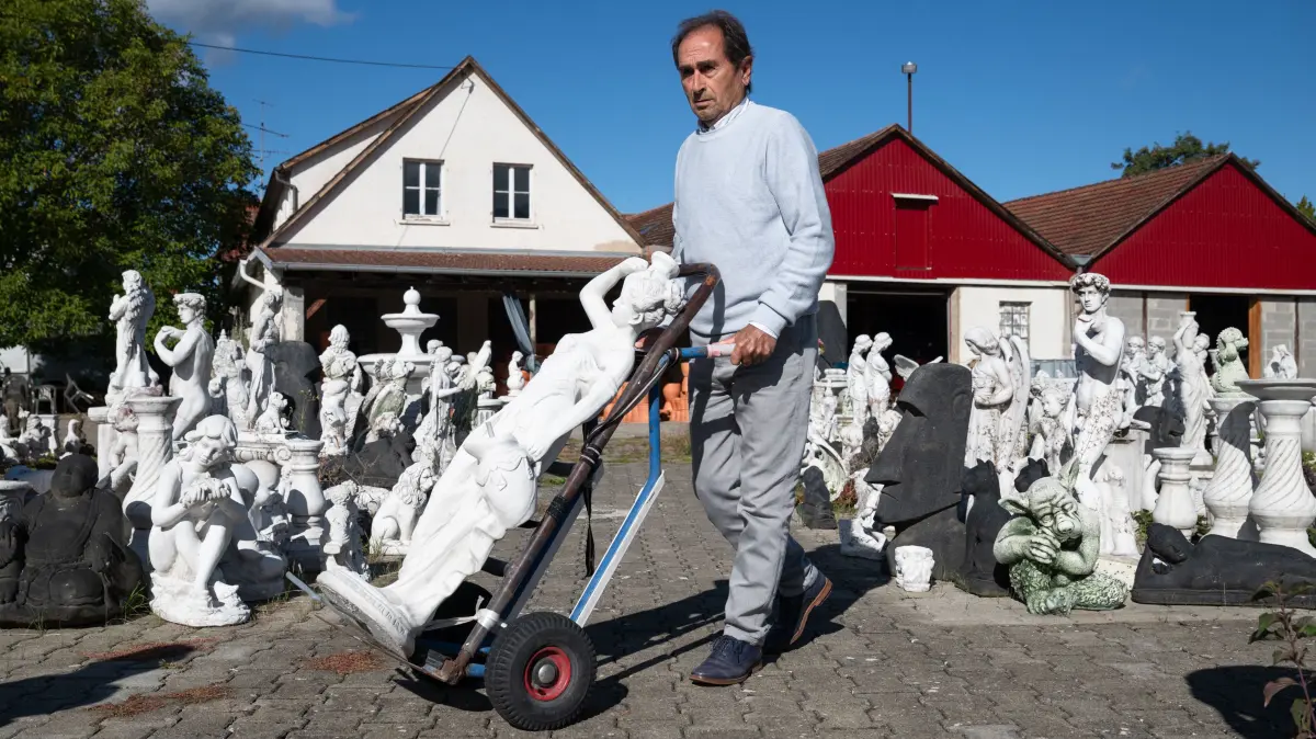 Galip Kiranta in Ofterdingen: Seinen Larisa Terracotta Handel macht er zu.