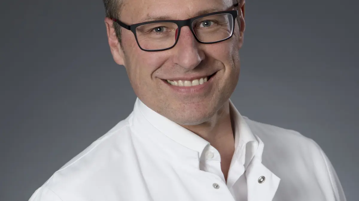 Chefarzt Uwe Pohlen, Leiter des Gefäß- und Shuntzentrums am Ortenau Klinikum Offenburg, informiert über die Gefahren von Thrombose.
