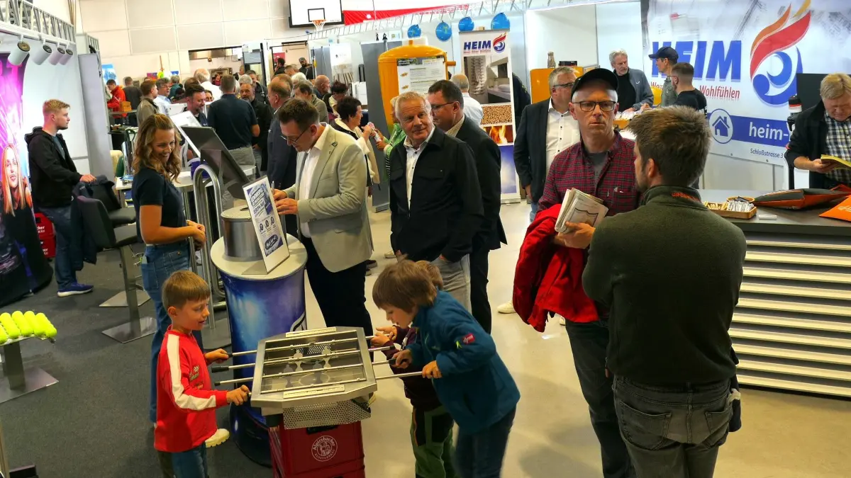 Die Messe in der Halle in Winzeln versammelt einige der Gewerbetreibenden aus Fluorn-Winzeln. Auch das Wald-Diorama ist dort angesiedelt.