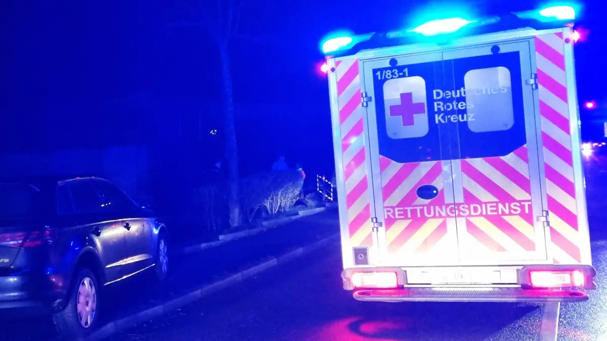 Der Rettungsdienst ist auch in den Nachstunden gefordert - doch nicht jede Rettungswache ist nachts besetzt (Archivbild). Das führt zu längeren Hilfsfristen.