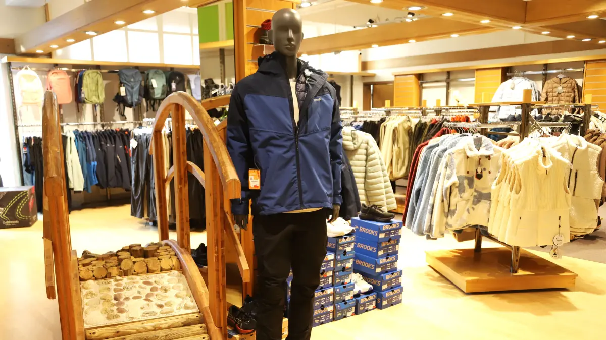 Alle Schuhe sollten gut passen, insbesondere gilt das für Wander- und Bergschuhe. Um zu testen, wie sie bergab und im Gelände halten, hat das Schuh- und Sporthaus Rapp diesen „Wanderpfad“ aufgebaut