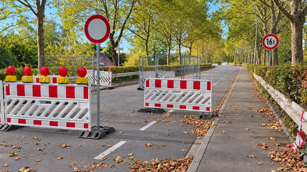 Autofahrer müssen nach wie vor die Umleitung nehmen, doch Fußgänger und Radfahrer kommen hier nun durch.