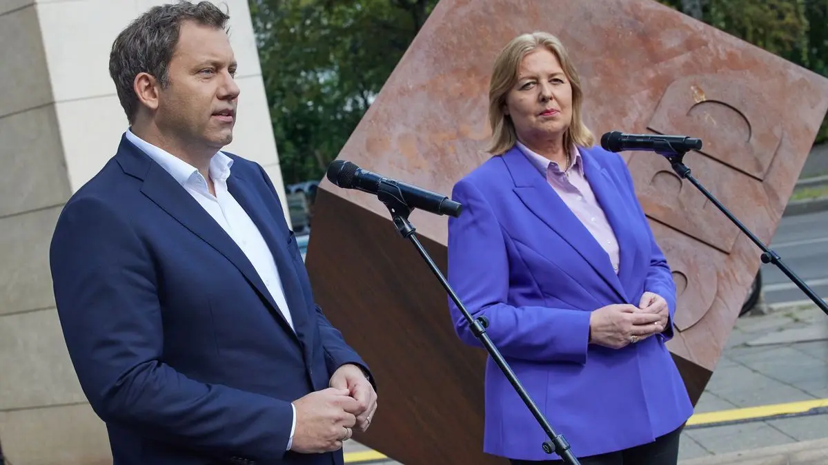 Die eine geht. Bleibt der Andere? Lars Klingbeil und Bärbel Bas geben am 7. September 2026 vor einer Klausur des SPD-Parteivorstandes vor dem Willy-Brandt-Haus ein Statement ab.